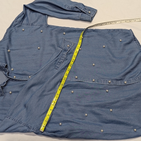 Pearl embellished Forever 21 button down Super soft Blue denim long sleeve S - Picture 8 of 10